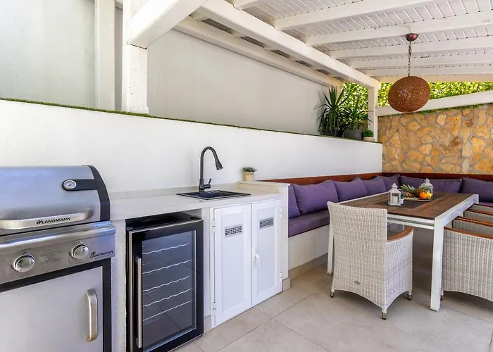 Amos With Private Pool Hvar Town