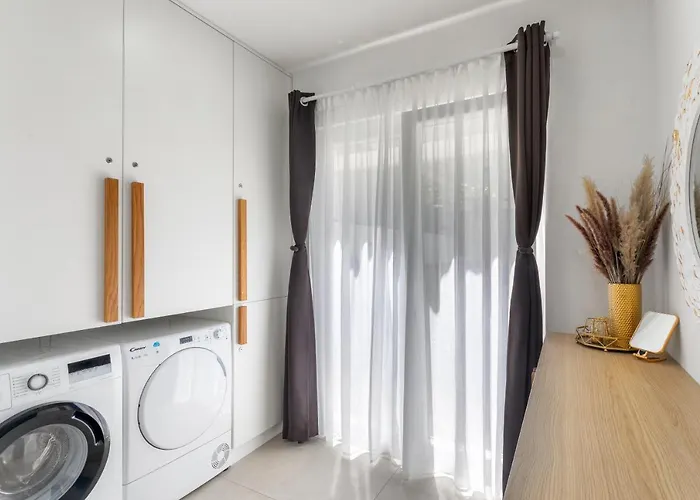 Amos With Private Pool Apartman