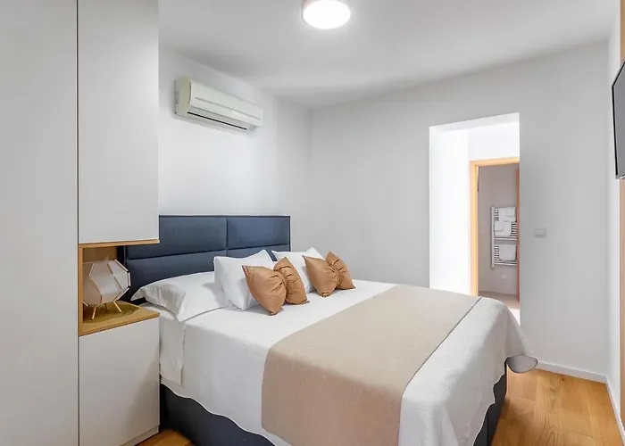 Amos With Private Pool Apartman