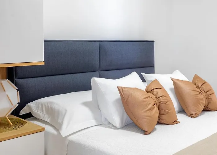 Amos With Private Pool Apartman