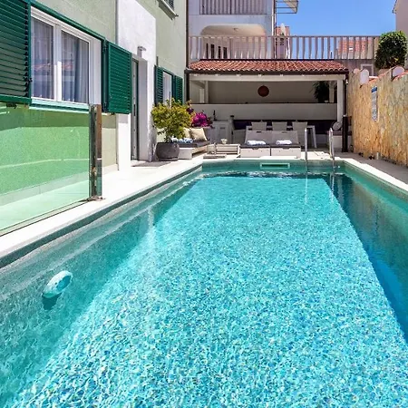 شقة Amos With Private Pool *