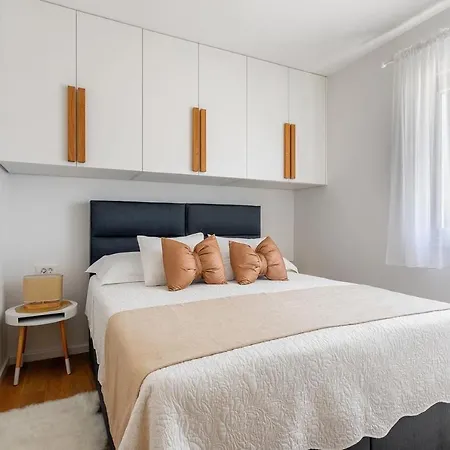 Amos With Private Pool شقة *