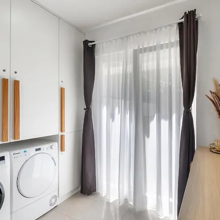 Amos With Private Pool Apartment