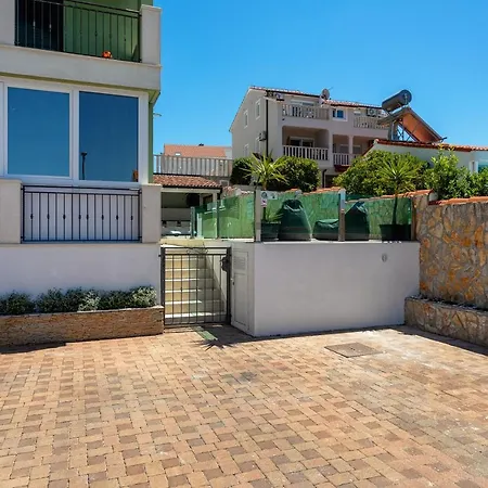 Apartment Amos With Private Pool