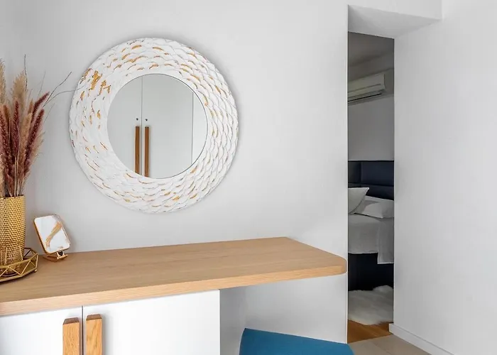 Amos With Private Pool شقة *